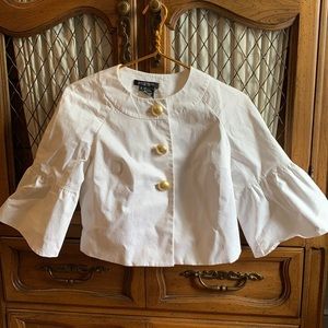 White top with wide sleeves